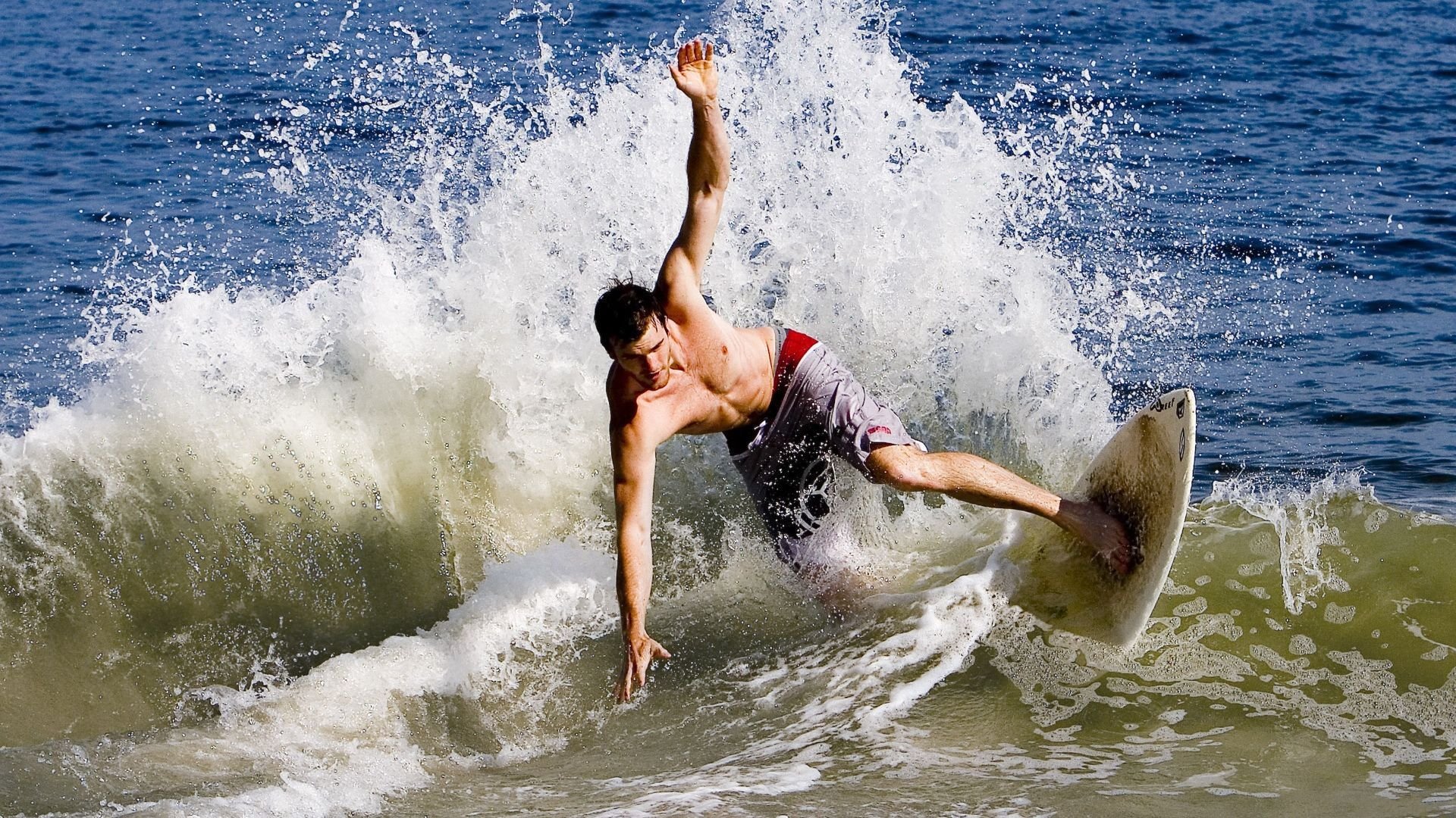 伯科夫稳扎稳打掌控比赛节奏，伯日涅科夫