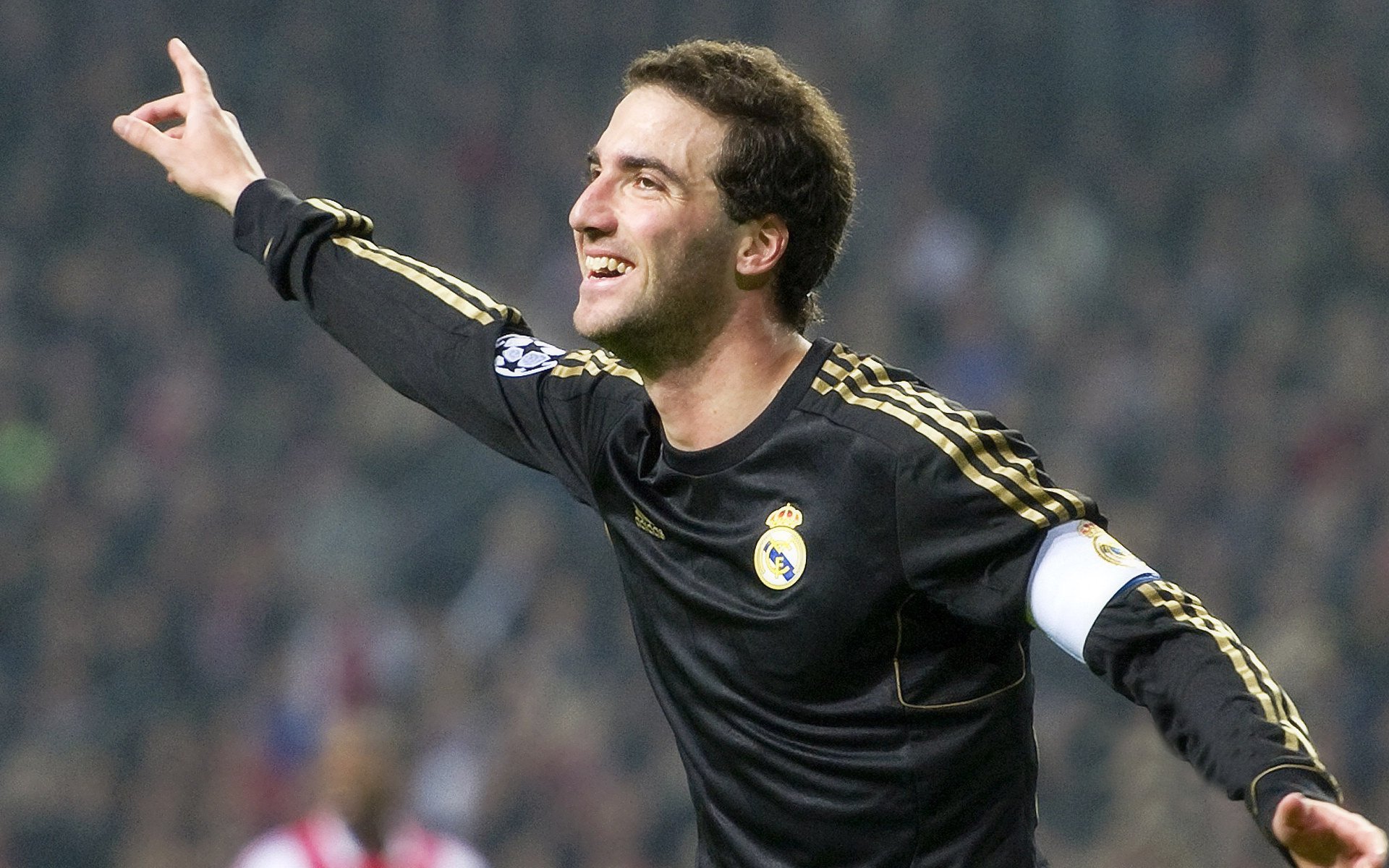 水球快攻中立代表队A形成压制，水球站位